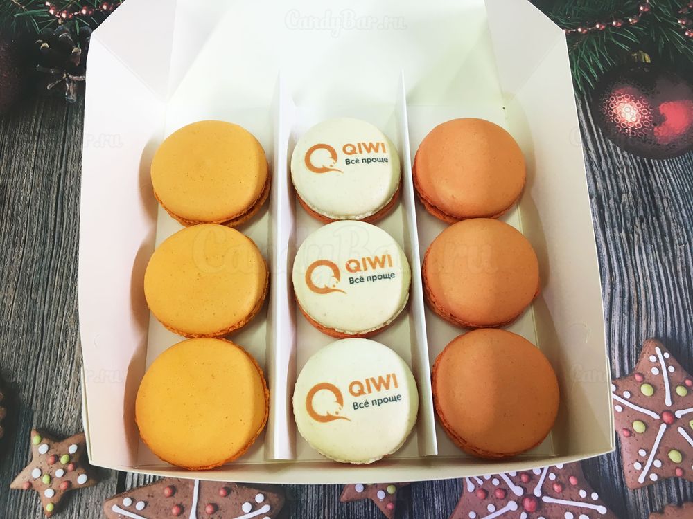 Сладкий подарочный набор от компании Qiwi - брендирование макарун и упаковки