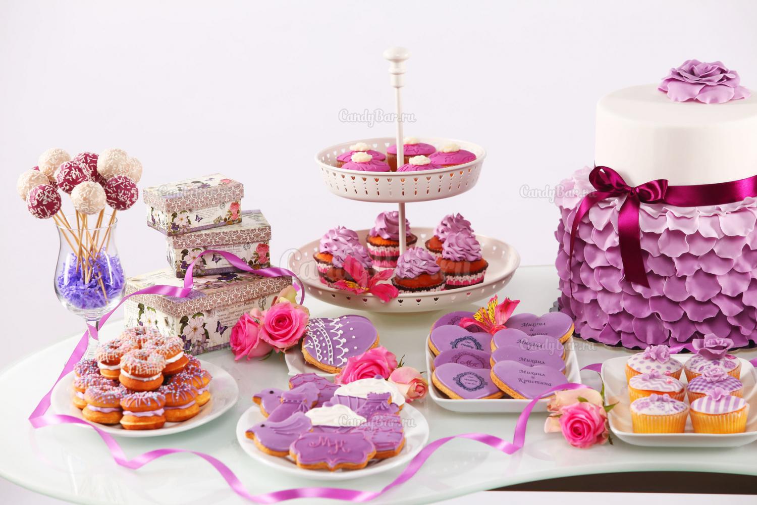 Сладкий стол на свадьбу в фиолетовом цвете