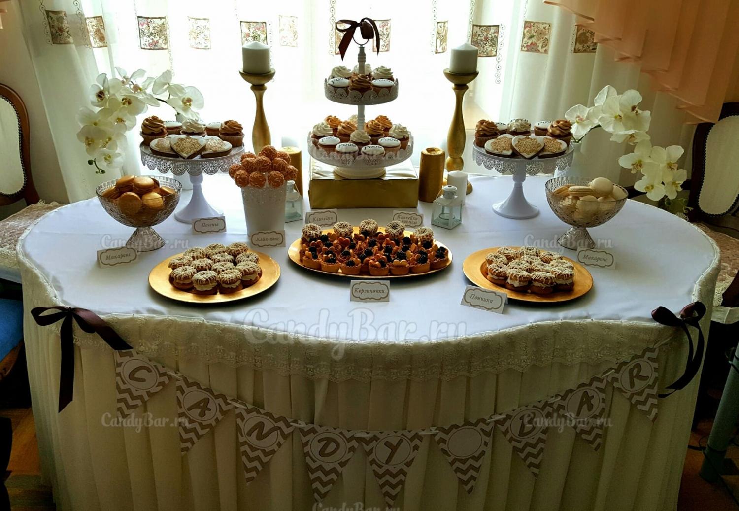 Сладкий стол на день рождения в светлых тонах