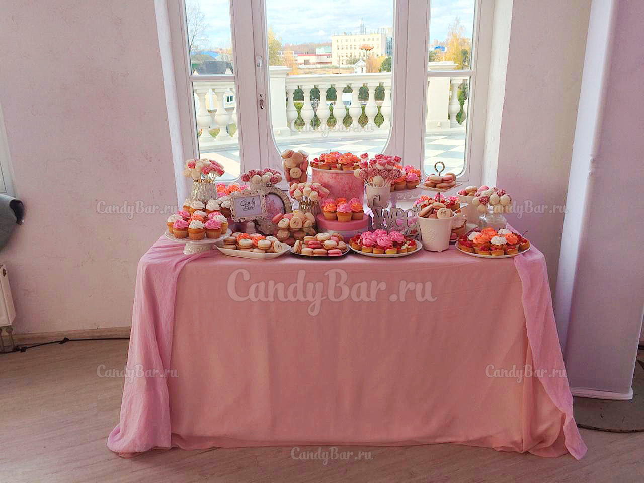 Свадебный кэнди бар в розовом цвете