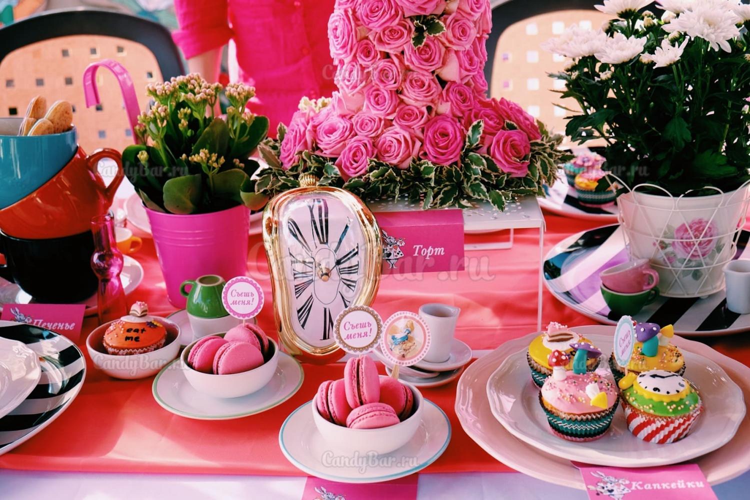 Сладкий стол для девочки в стиле "Алиса в стране чудес"