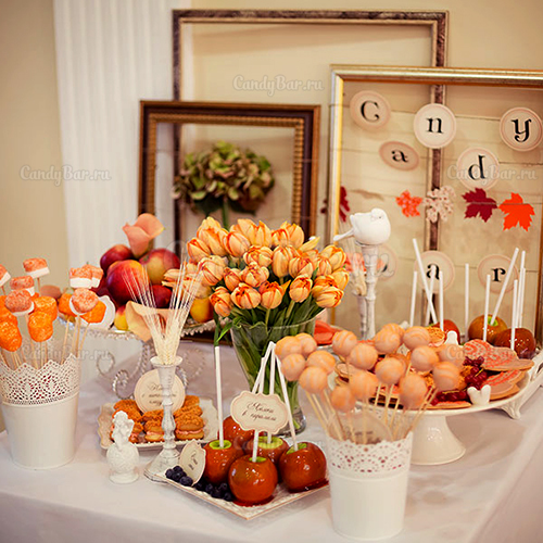 Кэнди бар на свадьбу персикового цвета