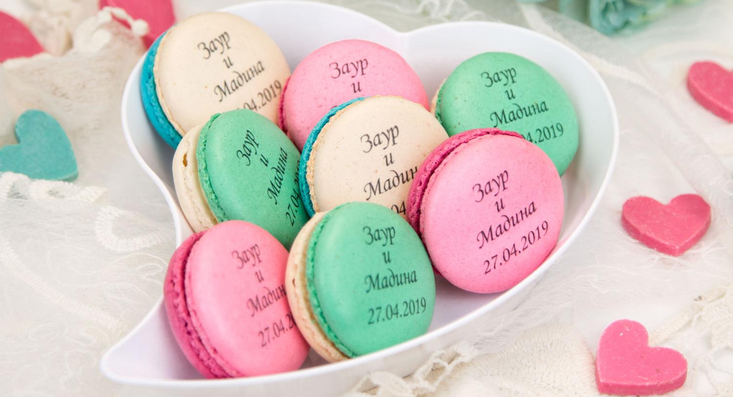 Свадебные макаруны с инициалами