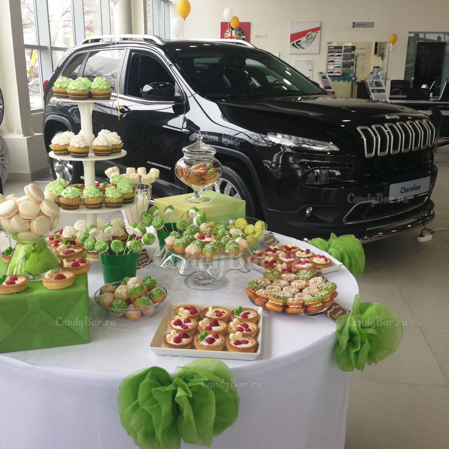 Сладкий стол для клиентов от автосалона Jeep