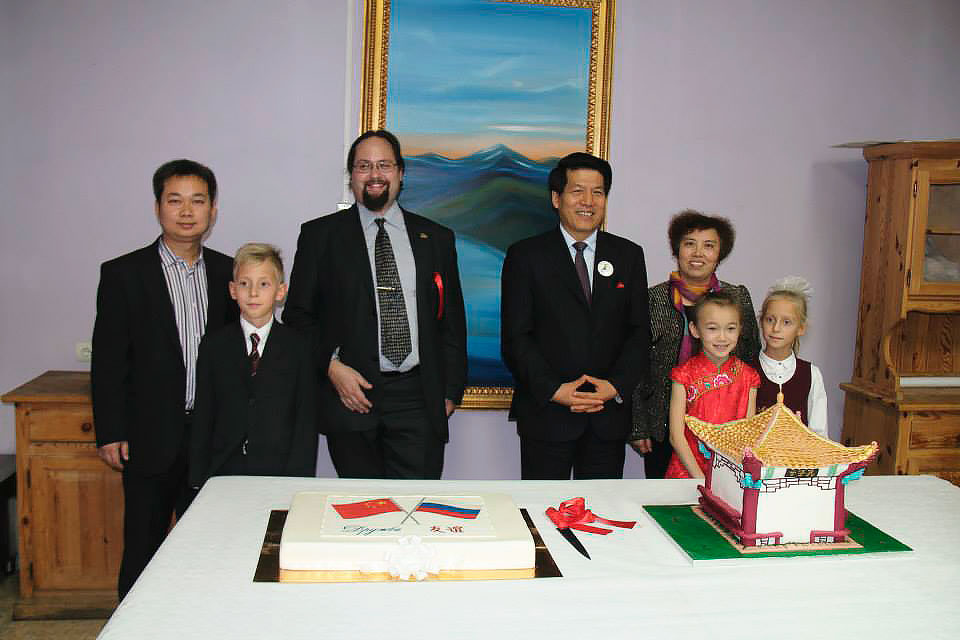 Торт на заказ "Дружба народов: Китай и Россия" для МИД