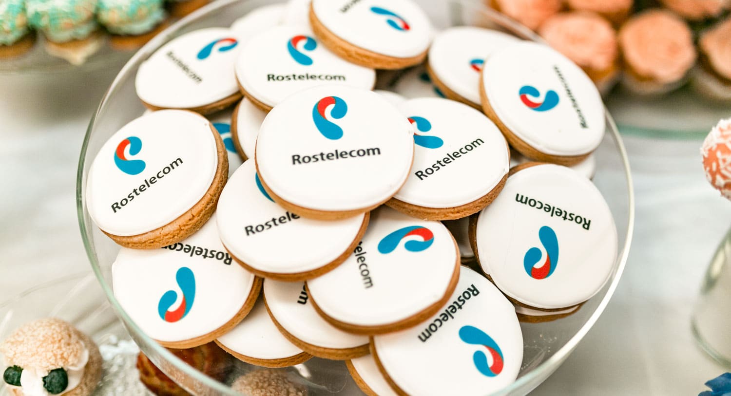 Корпоративный сладкий подарок - брендированное печенье от Ростелеком