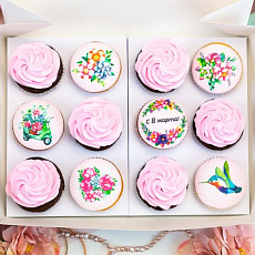 Капкейки "Флоренция" с кремом и мастикой, 12 шт