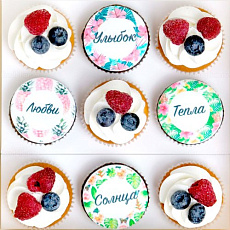 Капкейки с ягодами "С пожеланиями" 9 шт